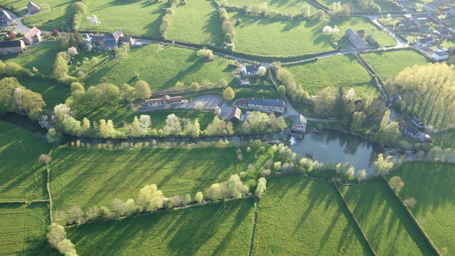 Vue aérienne de Taisnières en Thiérache.