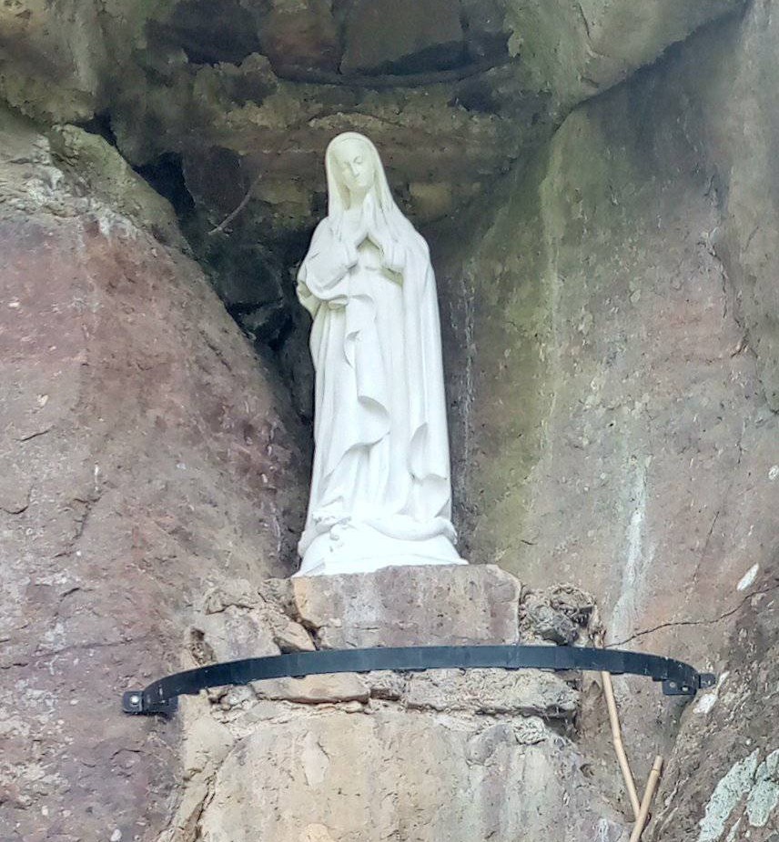 Grotte de Lourdes rue Basse à Taisnières sur Hon.