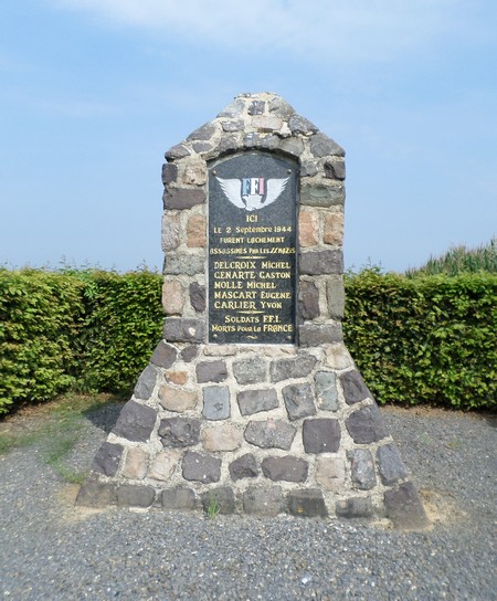 Taisnières sur Hon, stèle