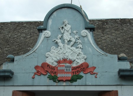 Fronton de la salle des Fêtes de Trélon