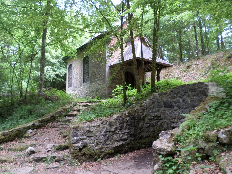 La chapelle Ste Hiltrude à Trélon. La source.