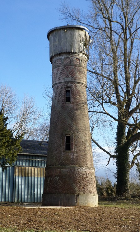 Le château de la Huda à Trélon. (château d'eau)
