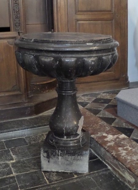 Eglise de Trélon, fonts baptismaux.