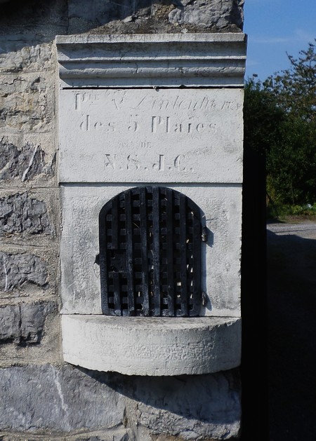 Oratoire niche à Trélon.