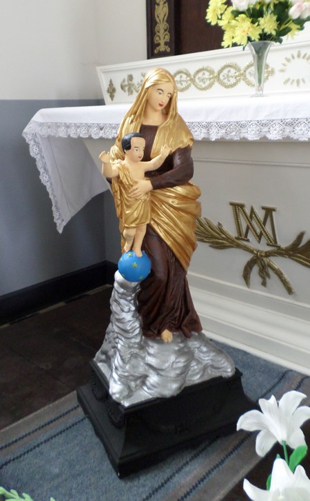 Vendegies au Bois, l'église, vierge et l'enfant