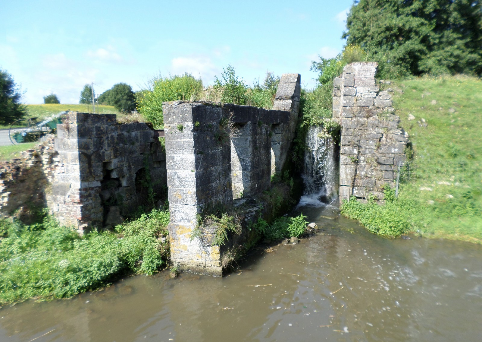 Vieux Mesnil, vestiges du moulin