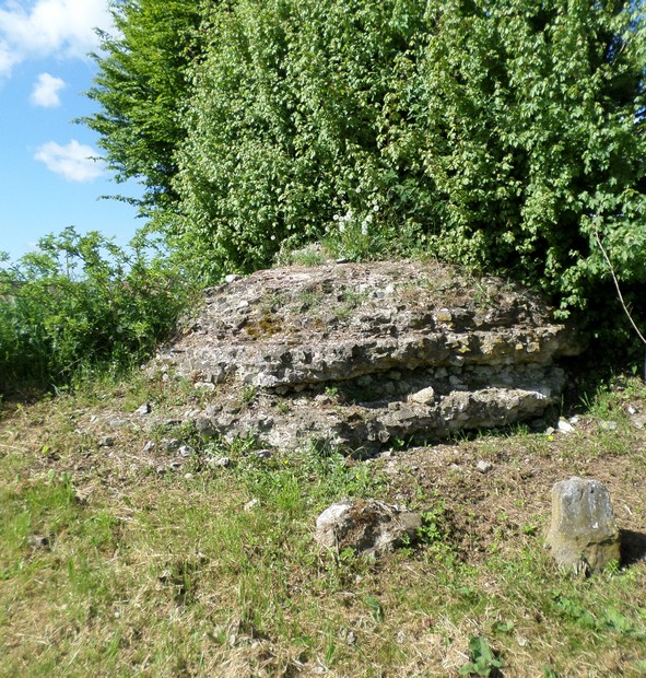 Vieux Mesnil, vestige aqueduc