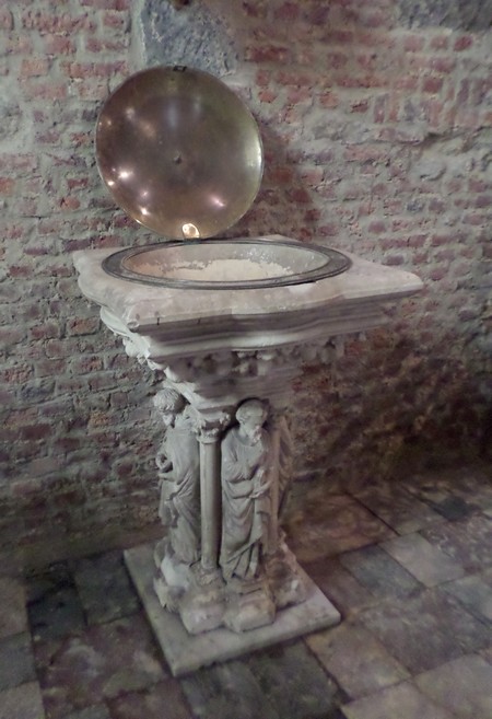 Vieux Reng, église, fonts baptismaux