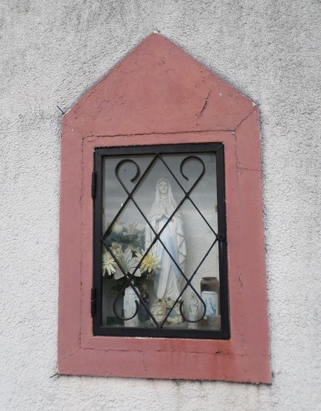 Niche dédiée à la Vierge à Vieux reng.