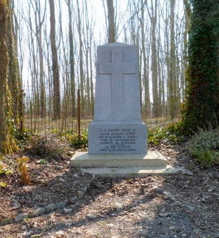 Stèle à Villers Pol
