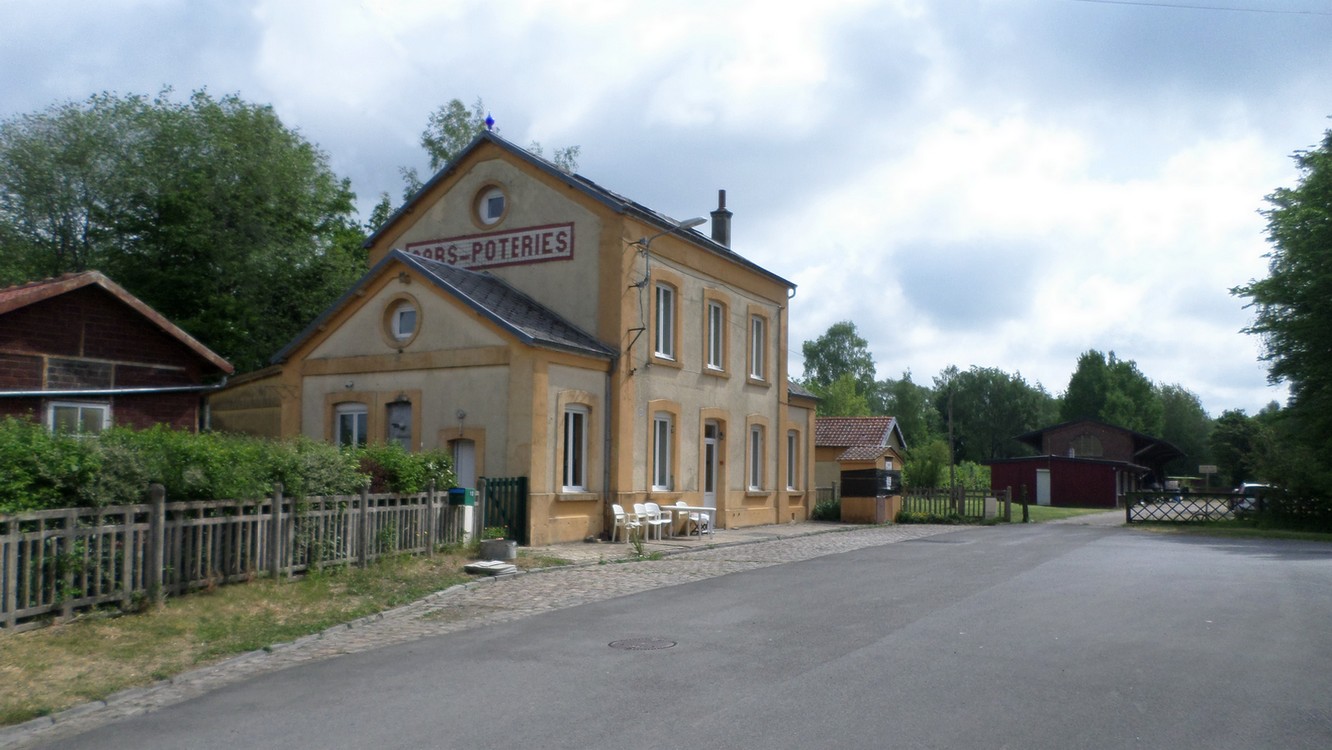 Voie Verte de l'Avesnois : ancienne gare se Sars-Poteries.