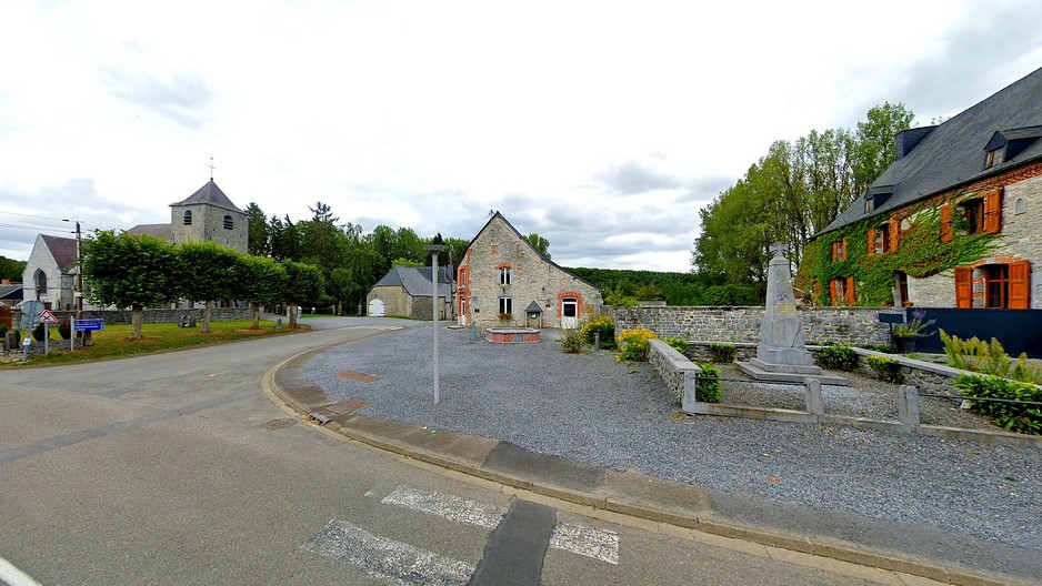 Wallers en Fagne, Au centre du village.