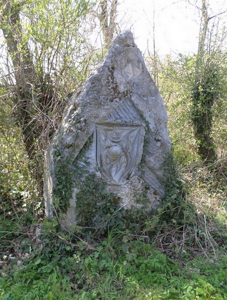Sculpture à Wallers en Fagne.