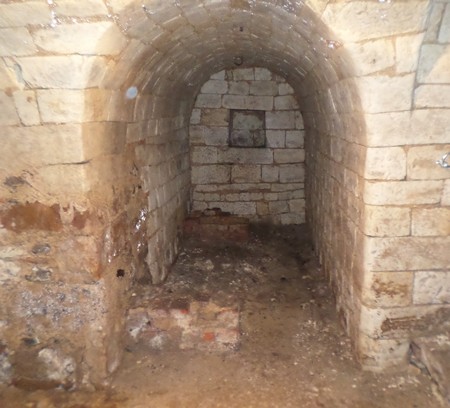 Souterrains du château de Wargnies le Grand.