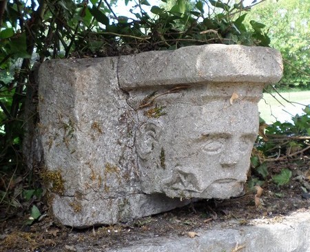 Vestiges du château de Wargnies le Grand
