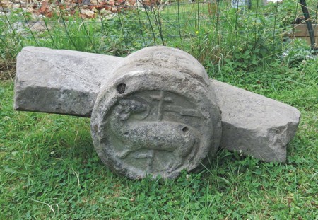 Vestiges du château de Wargnies le Grand