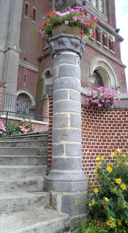 Colonne à chapiteau de l’église de Wargnies le Grand
