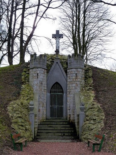 Tombeau du Philanthrope à  de Wargnies le Grand.