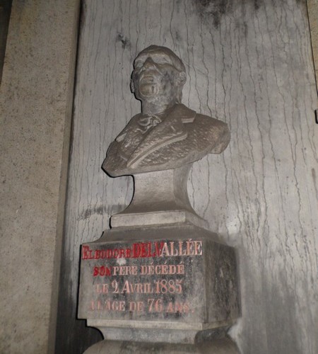 Tombeau du Philanthrope à  de Wargnies le Grand.