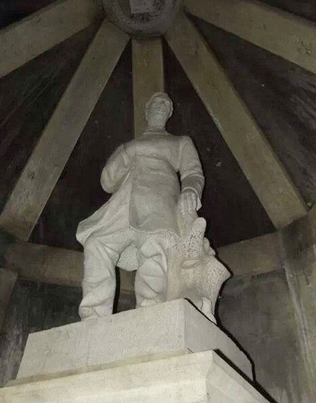 Tombeau du Philanthrope à  de Wargnies le Grand.