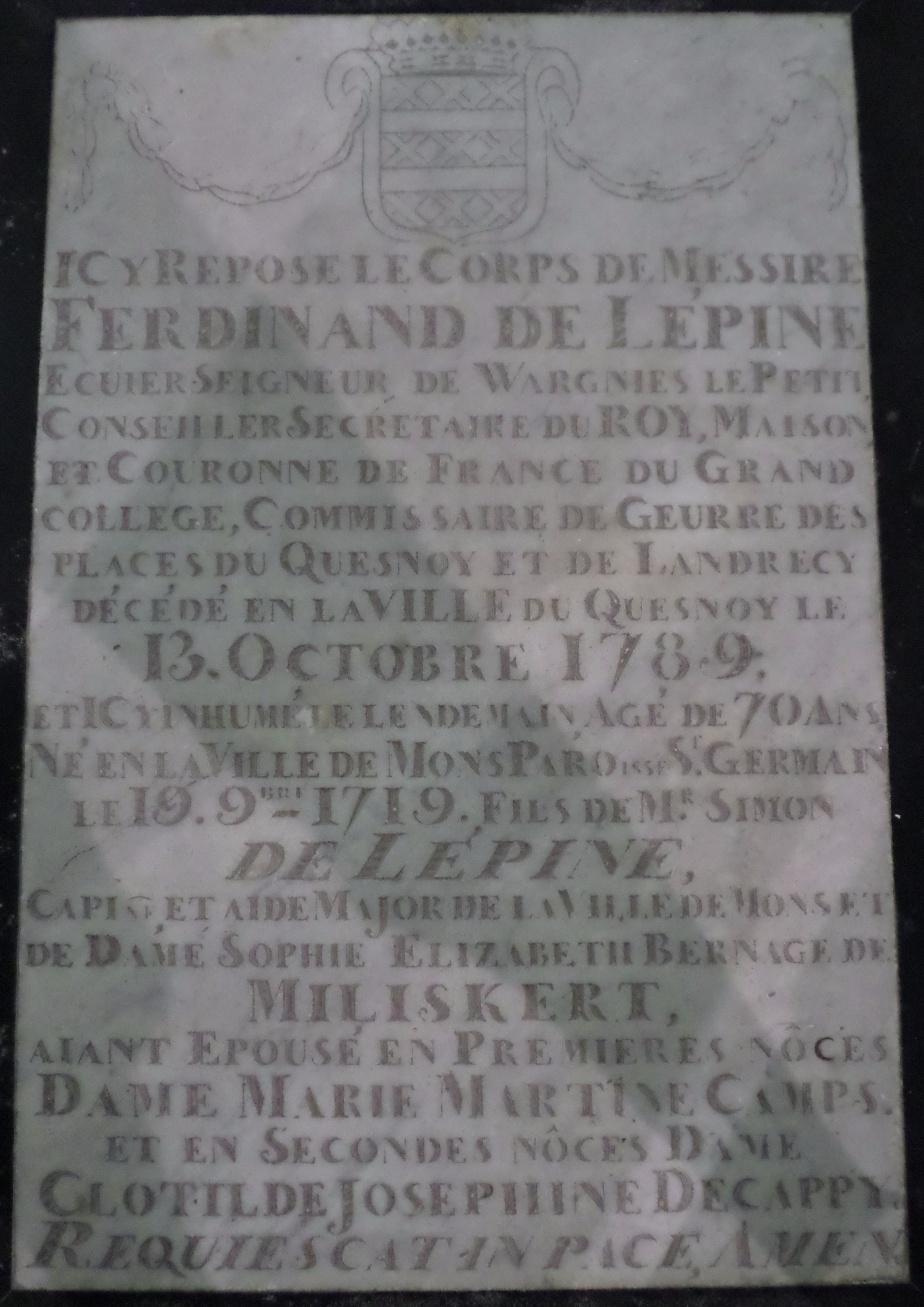 Wargnies le Petit, église, pierre tombale