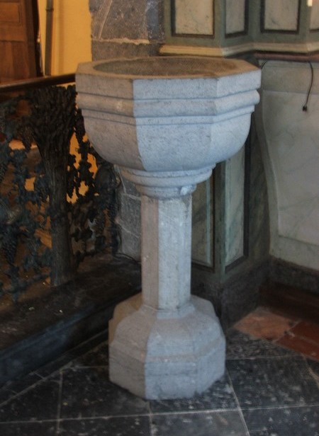 Eglise de Wattignies la Victoire, fonts baptismaux