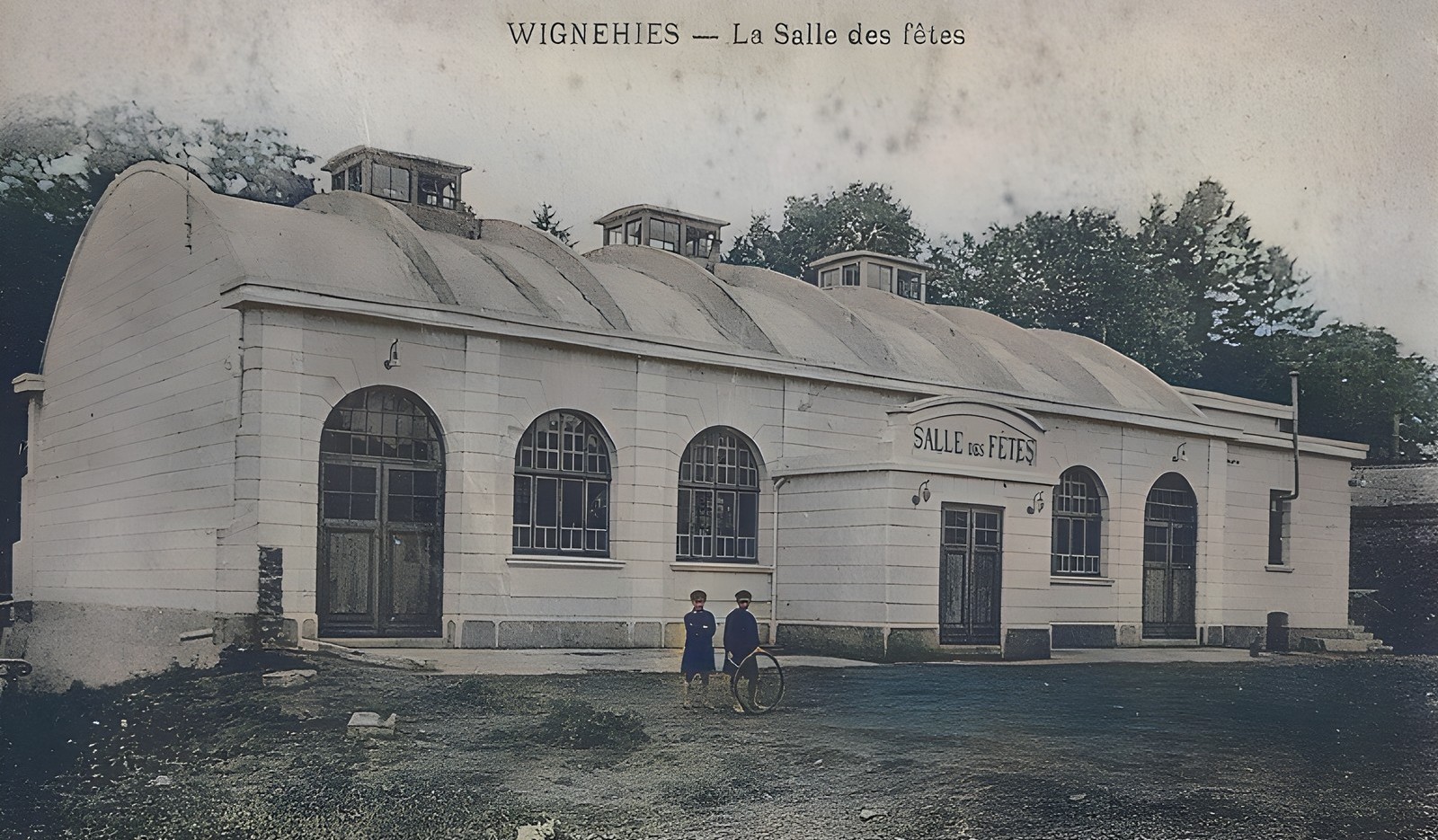 Salle des fêtes de Wignehies.