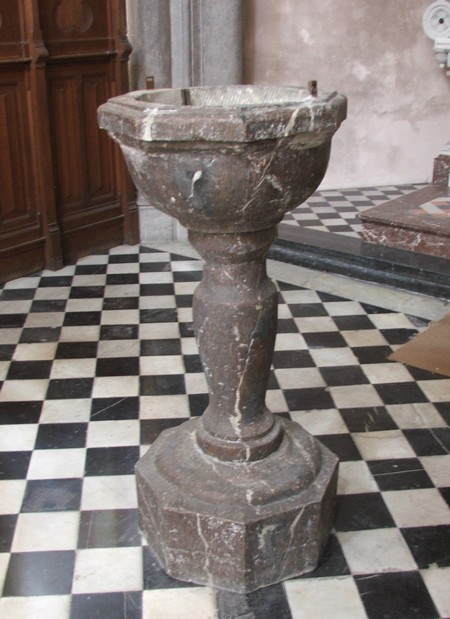 Eglise de Wignehies, fonts baptismaux