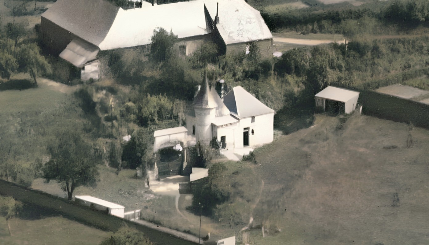 Wignehies, Porche d'entrée de l'ancienne filature François Boussus. 